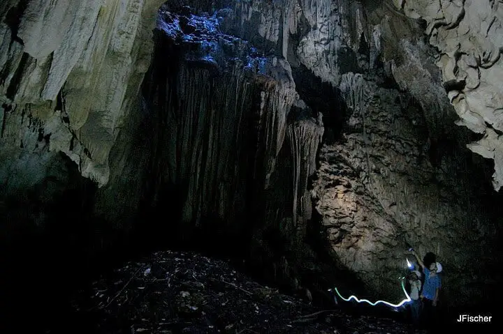Cuevas de B'omb'il Pek y Jul Iq'