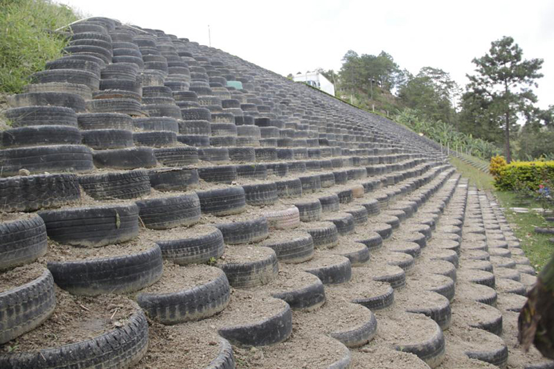 Muro ecológico de llantas - Guatemala GT
