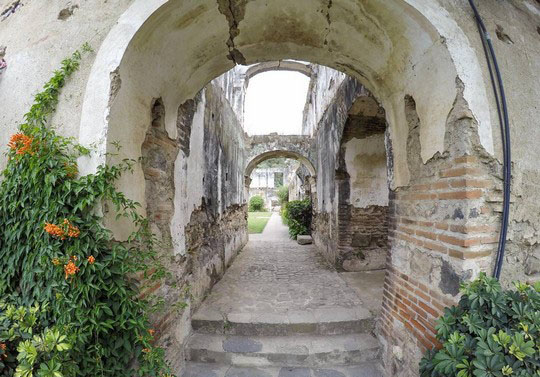 Claustro y Ruinas de San Jerónimo