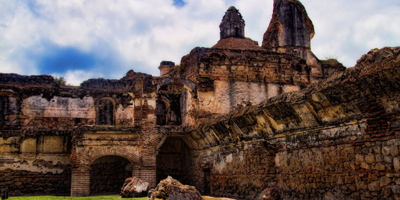 Claustro y Ruinas de San Jerónimo